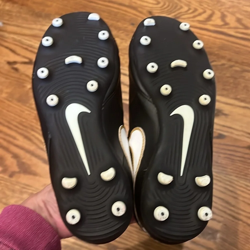 The Nike JR TIEMPO RIO III FG youth cleat size 4.5